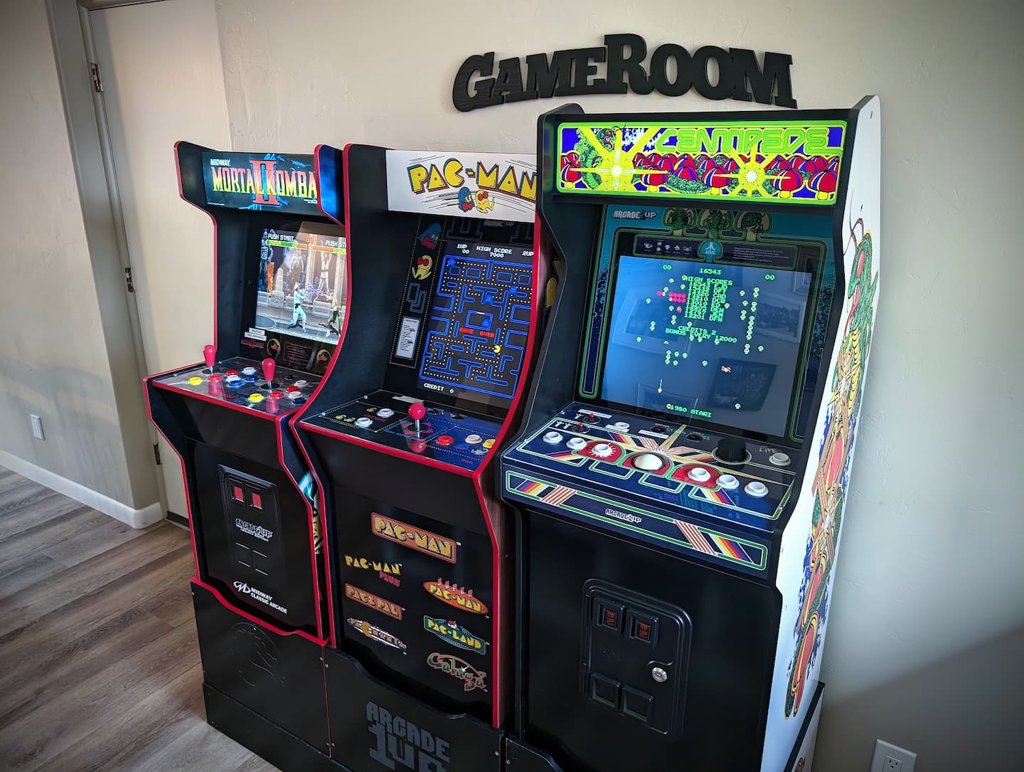 3 Stand up Arcade Video Games. Pac-Man, Centipede, Missile Command, Galaxian, Defender, Joust, Asteroids, Rampage, Gauntlet, Mortal Combat, Paper Boy, Toob'in, Tapper, Tempest and other classics. No quarters required! 33 Games in total.